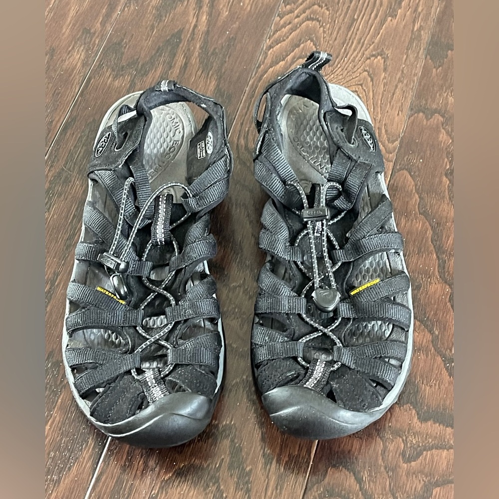 Keen Women Shoe Newport Size 9 Black & Gray Sandal Athletic fisherman Hiking